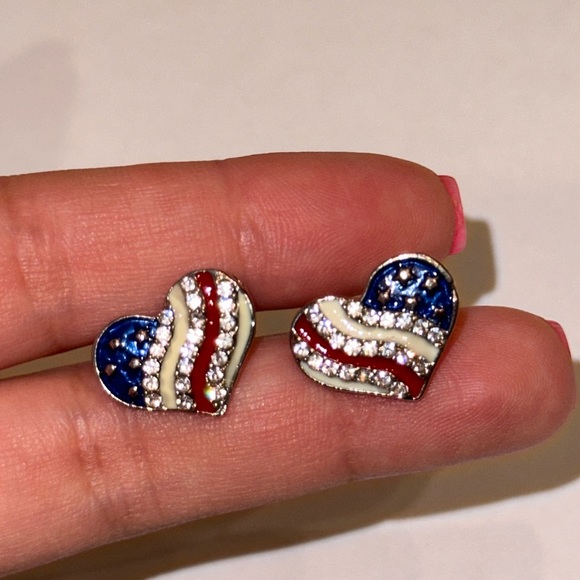 💕3 for $8💕 American Flag Heart Stud Earrings - Picture 1 of 4